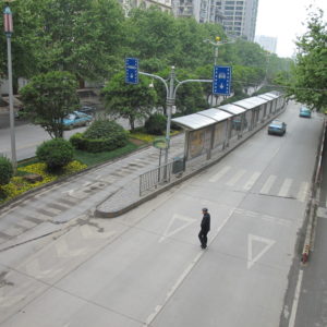 Crossing the street where there is no crosswalk_Kunming_March2011_MK